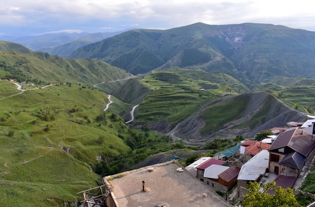 Каменные дома Чоха в горах Гунибского района